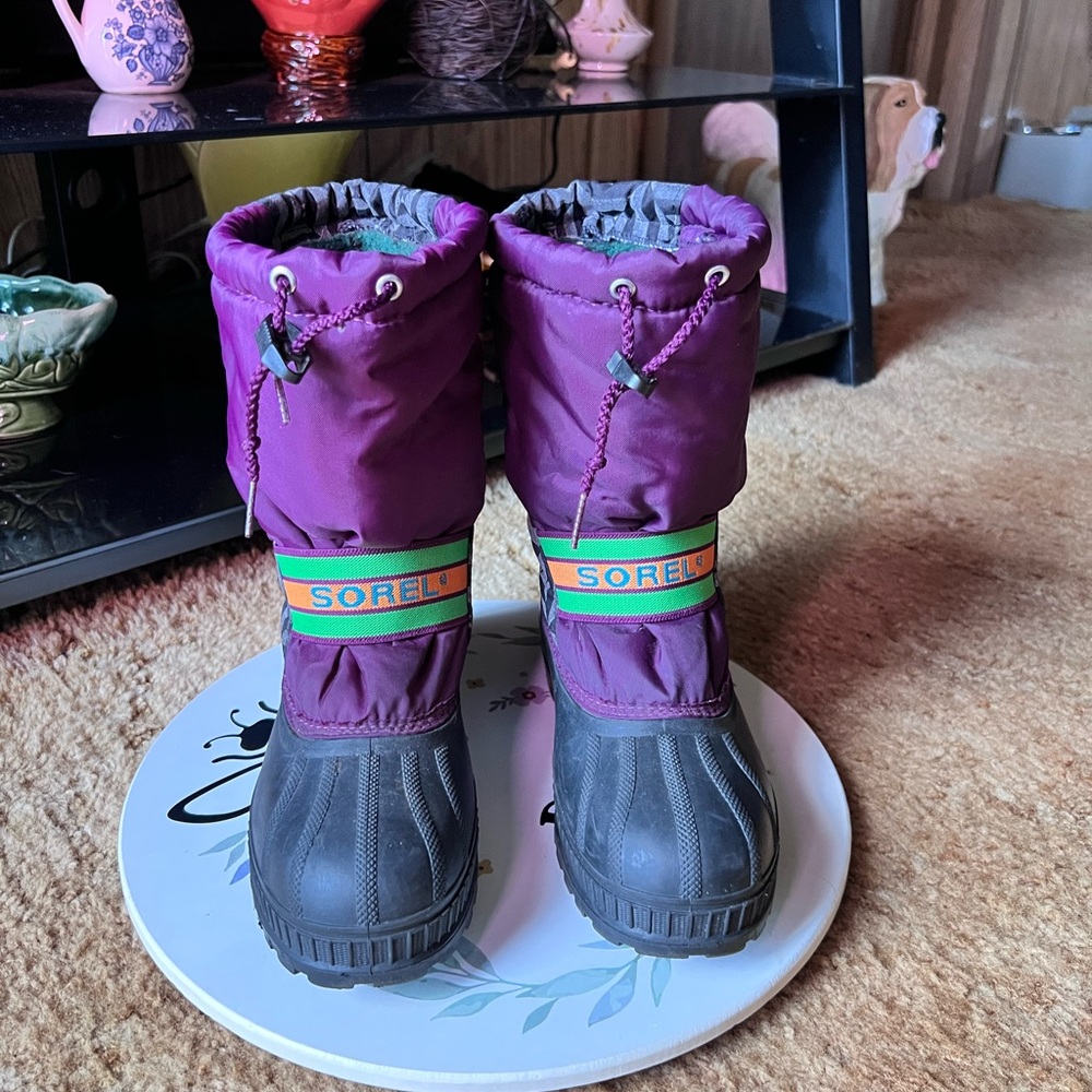 Women's Sorel Purple Winter snow Boots with illuminate Sz 6 Waterproof.